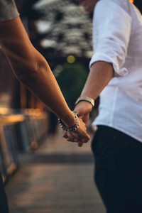 Free couple holding hand image, public domain CC0.