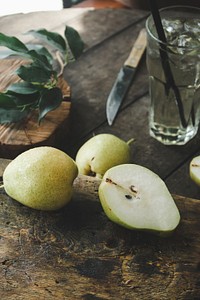 Free pear image, public domain fruit CC0 photo.