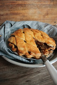 Homemade apple pie image, free public domain CC0 photo.