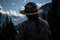 A Park Ranger talks to visitors during the "Goodbye to the Glaciers" program at Jackson Glacier Overlook. Original public domain image from Flickr