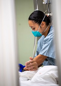 Woman treating a patient in an intensive care unit aboard the hospital ship USNS Mercy (T-AH 19). (U.S. Navy photo by Mass Communication Specialist 2nd Class Ryan M. Breeden). Original public domain image from Flickr