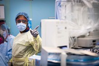 U.S. Navy nurse monitors a patients vitals prior to a surgical procedure aboard the hospital ship USNS Comfort (T-AH 20). (U.S. Navy photo by Mass Communication Specialist 2nd Class Sara Eshleman). Original public domain image from Flickr