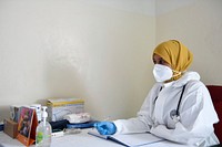 A medical officer at De Martini Hospital in Mogadishu on 21 June 2020. UN support for Somalia's COVID-19 response includes capacity building of health professionals working in hospitals. UN Photo/Steven Candia. Original public domain image from Flickr