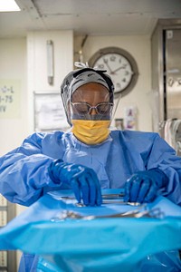 ATLANTIC OCEAN (May 6, 2021) Hospital Corpsman 1st Class Joya Hewlett, assigned to Fleet Surgical Team (FST) 6, sets up a surgical field in an operating room aboard the Wasp-class amphibious assault ship USS Iwo Jima (LHD 7) during a simulated mass casualty drill, May 6, 2021.