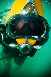 U.S. Navy Chief Navy Diver Kevin Chinn performs a training dive off the pier of the Mobile Diving and Salvage Unit (MDSU) 1 compound at Joint Base Pearl Harbor-Hickam, Hi., Sept. 27, 2011.