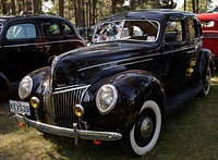 1938 Ford De Lux V8. Original public domain image from Flickr