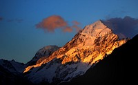 Sunset Mount Cook NZAoraki / Mount Cook is the highest mountain in New Zealand, reaching 3,754 metres. It lies in the Southern Alps, the mountain range which runs the length of the South Island. Original public domain image from Flickr