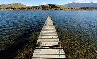 Jetty Lake Hayes.NZLake Hayes is a small lake in the Wakatipu Basin in Central Otago, in New Zealand's South Island. It is located close to the towns of Arrowtown and Queenstown. Original public domain image from Flickr