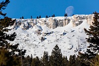 Moon setting over Terrace Mountainby Jacob W. Frank. Original public domain image from Flickr