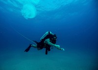 MEDITERRANEAN SEA. Explosive Ordnance Disposal Technician 2nd Class Shawn Geiser, assigned to Explosive Ordnance Disposal Mobile Unit 8, hunts for simulated mines in the Mediterranean Sea during exercise Noble Melinda 2017, July 19.