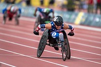 U.S. Army veteran Kelly Elmlinger races a wheelchair during the 2017 Invictus Games in Toronto, Canada Sept. 24, 2017.