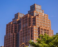 Apartment building, urban architecture. Free public domain CC0 image