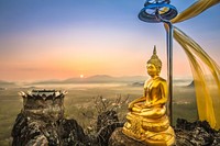 Golden Buddha statue background. Free public domain CC0 image.