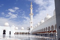 Abu Dhabi mosque. Free public domain CC0 image.