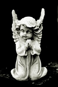 Angel praying statue background. Free public domain CC0 photo.