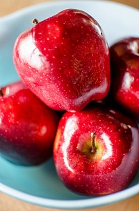 Red apples in fruit bowl. Free public domain CC0 photo.