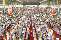 Crowd in Wat Phra Dhammakaya. Free public domain CC0 image.