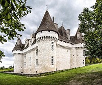 Castle in Monbazillac, Dordogne, France. Free public domain CC0 photo.