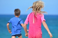 Kids running to beach. Free public domain CC0 photo.