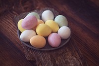 Colorful Easter eggs in bowl. Free public domain CC0 image. 