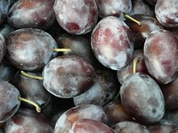 Pile of plum fruit. Free public domain CC0 photo.