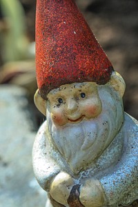 Dwarf figure, garden figurines. Free public domain CC0 photo.