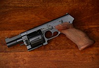 Handgun image. Free public domain CC0 photo.