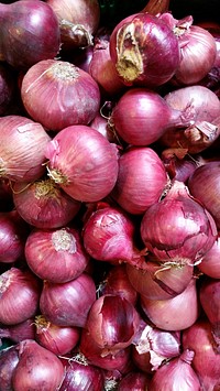 Red onions. Free public domain CC0 image