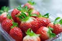 Fresh strawberries in plastic box. Free public domain CC0 image.