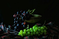 Black & Green Grapes 