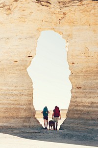 Couple at the monument rocks in kansas