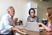 College students are discussing with advisor