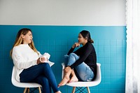 Women sitting talkign together friendship