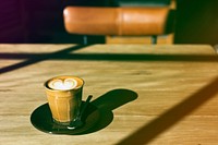 Coffee cup on the wooden table with gradient photo style