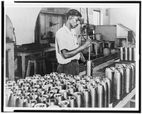 India in the war. A worker in one of India's fast expanding munitions plants. India produces more than fifty different kinds of arms and ammunition of the most up-to-date type. Alltogether seventy-five percent of her requirements of war supplies is made in India. Sourced from the Library of Congress.