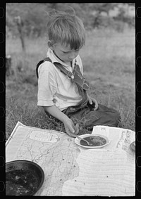 [Untitled photo, possibly related to: Son of white migrant eating lunch of berry pie along the highway east of Fort Gibson, Oklahoma] by Russell Lee