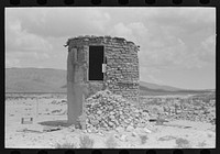 Abandoned edifice on U.S. 85 near Hatch, New Mexico by Russell Lee