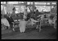 [Untitled photo, possibly related to: Selling apples, Jacksonville, Texas] by Russell Lee