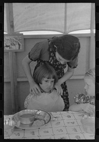 [Untitled photo, possibly related to: Lunch at FSA (Farm Security Administration)'s migratory labor camp, Odell, Oregon] by Russell Lee