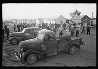 [Untitled photo, possibly related to: Nyssa, Oregon. FSA (Farm Security Administration) mobile camp. Japanese-American farm workers ready to leave for the fields. The farmers send trucks to the camp to pick them up] by Russell Lee