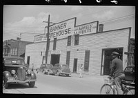 [Untitled photo, possibly related to: Tobacco warehouse in Durham, North Carolina]. Sourced from the Library of Congress.