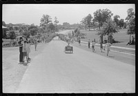 Entrants in soapbox auto race during July 4th celebration at Salisbury, Maryland. Sourced from the Library of Congress.