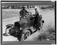  youngsters and their Model "T" near Pacolet, South Carolina. Sourced from the Library of Congress.