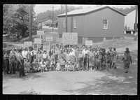 CIO pickets outside a mill in Greensboro pose for their picture. Greene County, Georgia. Sourced from the Library of Congress.