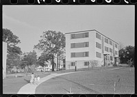 [Untitled photo, possibly related to: Greenbelt, Maryland, model community of the Resettlement Administration]. Sourced from the Library of Congress.