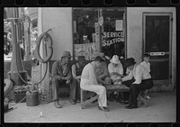 Greensboro, Greene County, Georgia. Playing checkers outside a service station on a Saturday afternoon. Sourced from the Library of Congress.