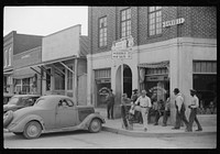 Saturday afternoon, Yanceyville, Caswell County, North Carolina. Sourced from the Library of Congress.