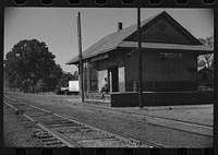 [Untitled photo, possibly related to: Railway station on cotton plantation, Mileston Plantation, Mississippi Delta, Mississippi]. Sourced from the Library of Congress.