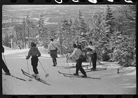 Skiers on the top of Cannon Mountain, Franconia Notch, New Hampshire. Sourced from the Library of Congress.