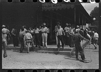 [Untitled photo, possibly related to: Farmers trading mules and horses on "Jockey Street" in Campton, Kentucky]. Sourced from the Library of Congress.